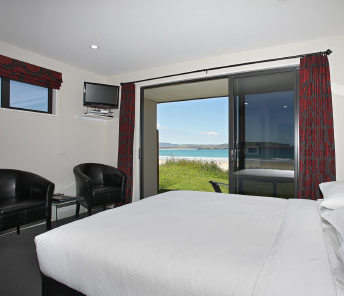 Bedroom Curio Bay accommodation